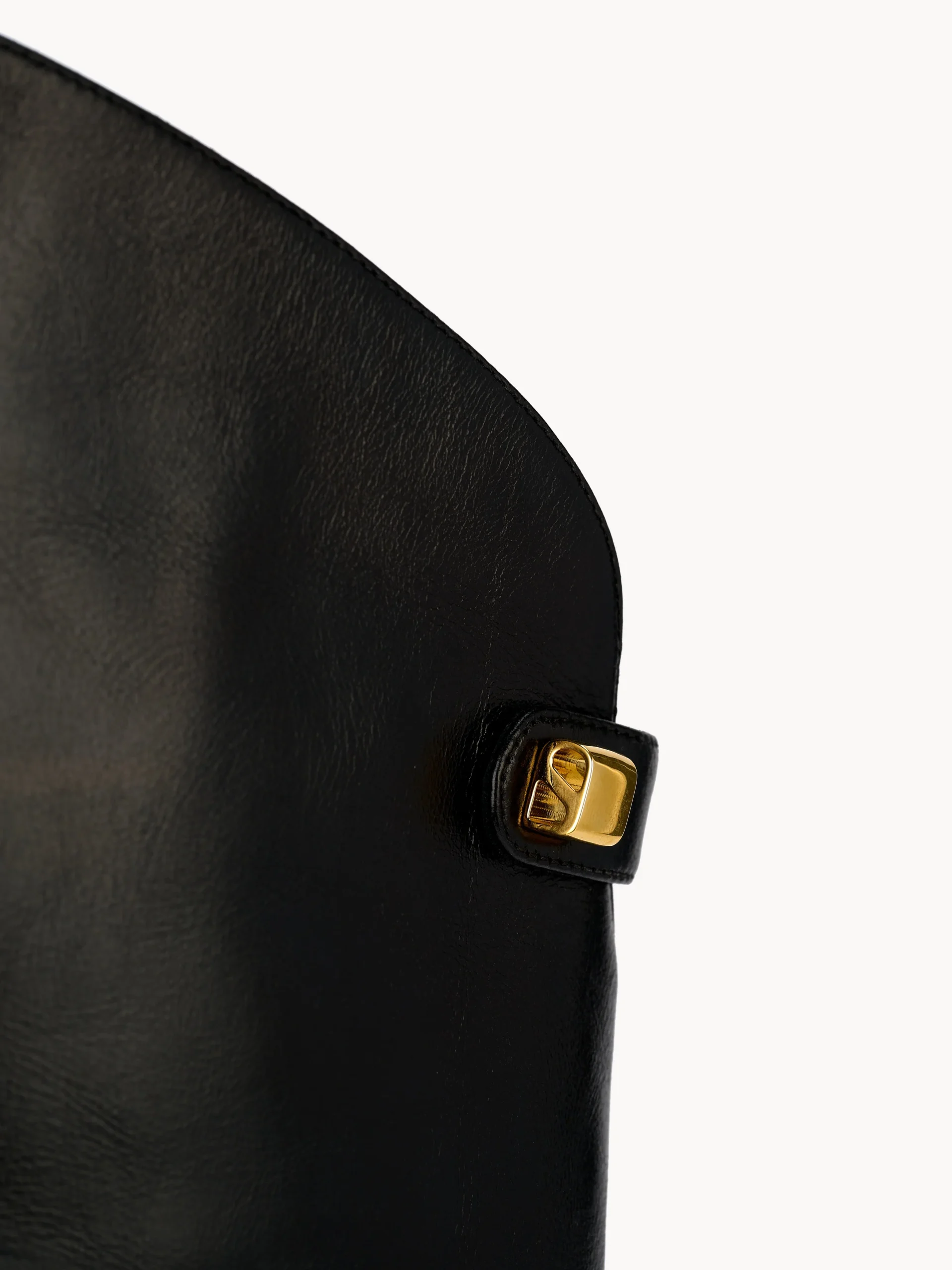 Bottes Adry Borgia en cuir noir avec un talon moyen embossé - Maison Skorpios par Adriana Abascal – Image 5