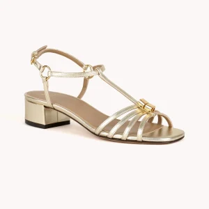 Sandales Carla en cuir métallisé doré et talon bas - Maison Skorpios par Adriana Abascal