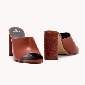 Mules Annabelle Maca en cuir Nappa cognac et talon haut - Maison Skorpios par Adriana Abascal